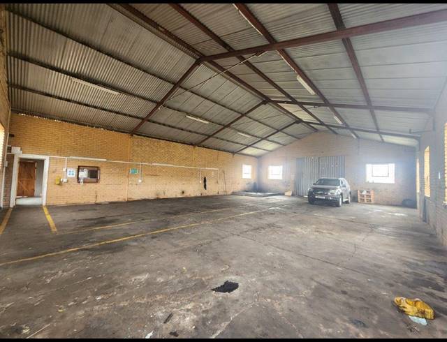 323M² WAREHOUSE RENTED IN CAPE ROAD INDUSTRIAL